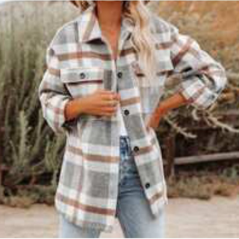NWOT! Gray Plaid Button-Up Shacket / Shirt Jacket / Flannel